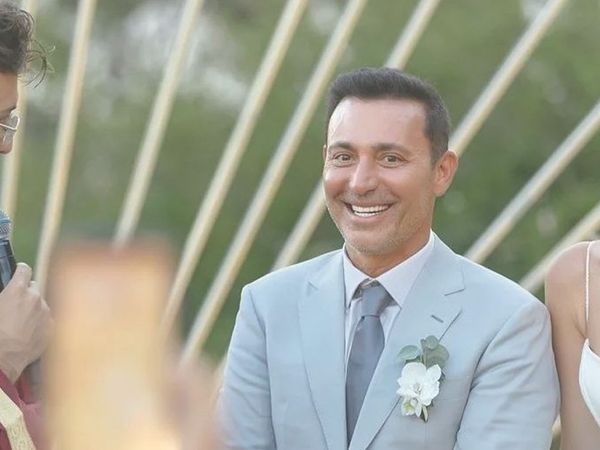 Mustafa Sandal sahte karın kaslarıyla genç karısına şov yaptı! Görüntüler sosyal medyada dalga konusu oldu