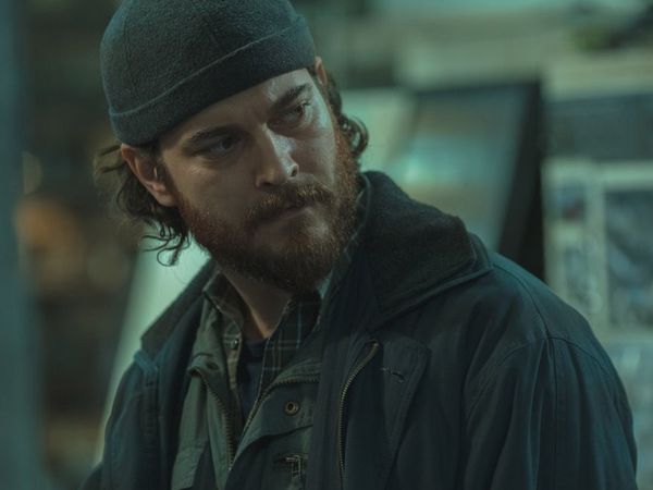 Netflix'in yeni Türk dizisi Kübra'ya eleştiri yağmuru: Çağatay Ulusoy Hasan Mezarcı oldu!