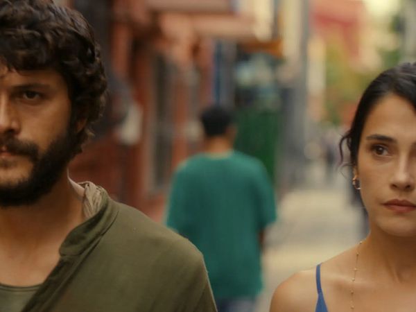 Netflix'ten yeni Türk yapımı geliyor: Fragmanı olay oldu! Alperen Duymaz ve Funda Eryiğit'ten ateşli sahne!