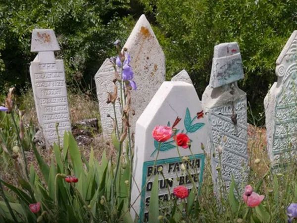 Ölen kişinin kabrine ziyarete gittiğimizde ne olur?