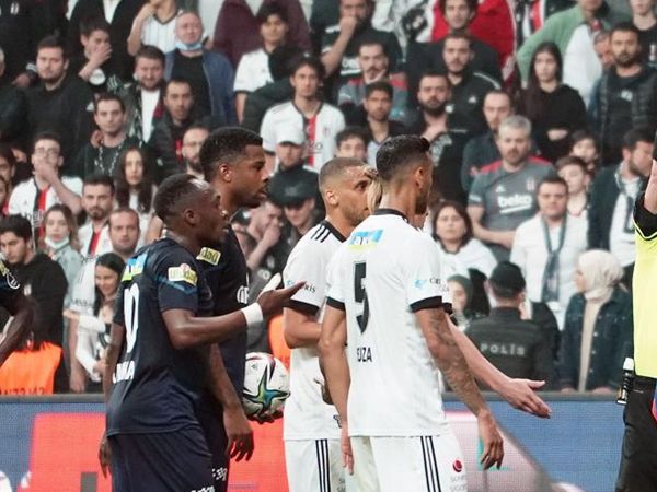 Önder Özen, Kasımpaşa mağlubiyeti sonrası Beşiktaş'ın oynamak istediği oyunun uygun bir oyun olmadığını söyledi