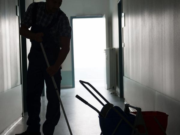 Orta okulda iğrenç olay! Temizlik görevlisi 14 yaşındaki kız çocuğunu taciz etti