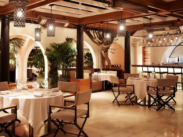 Paris'te açılan çıplak restoran büyük ilgi gördü