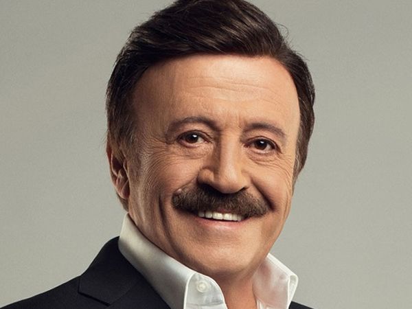 Parkta yattığım günlerim oldu diyen ünlü şarkıcı Selami Şahin hayatının film olacağının müjdesini sevenlerine verdi