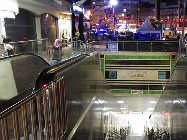 Rezillikler gün geçtikçe artıyor! Bebek’ten sonra iki kişi daha Ümraniye metrosunda alenen cinsel ilişkiye girdi