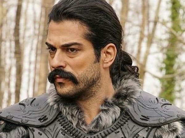 Rusya'da Burak Özçivit rüzgarı: Yakışıklı oyuncuyu görmek için öyle paralar ödediler ki... Dudak uçuklattı!