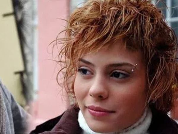 Rüzgar Erkoçlar yeni imajıyla herkesi şaşırttı! Sakallı haline bakan bir daha bakıyor