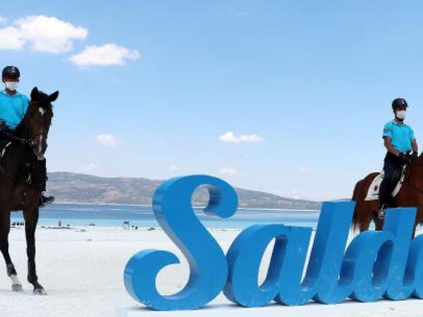 Salda Gölü'nün Doğal Yapısını Korumak İçin Atlı Jandarmalar Görev Yapacak