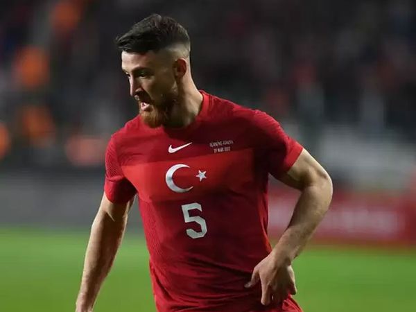 Salih Özcan kimdir?