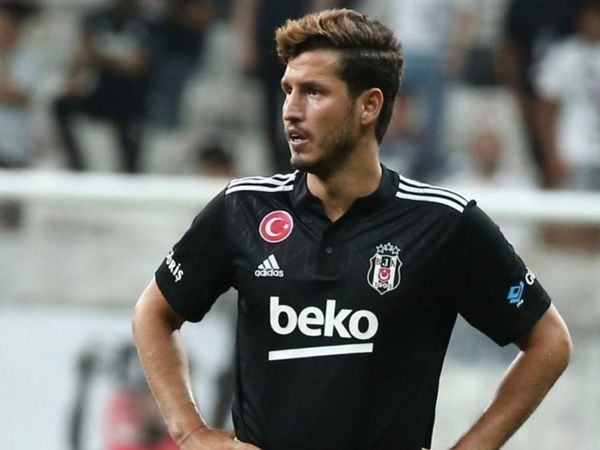 Salih Uçan Kimdir?