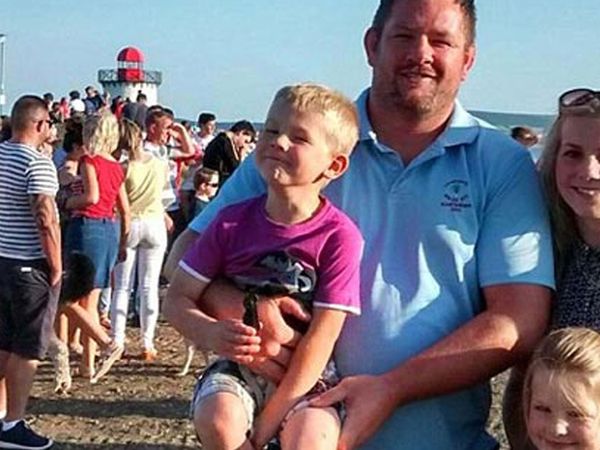 Şamandıra sanıp önünde fotoğraf çektirdiler ama gerçek ortaya çıkınca herkes şaşkına döndü