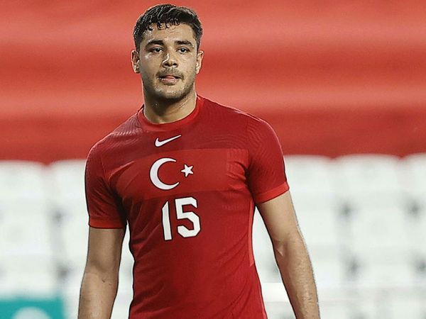 Şampiyon Trabzonspor, A Milli Takım'ın formasını terleten Ozan Kabak'ı transferde gözüne kestirdi!