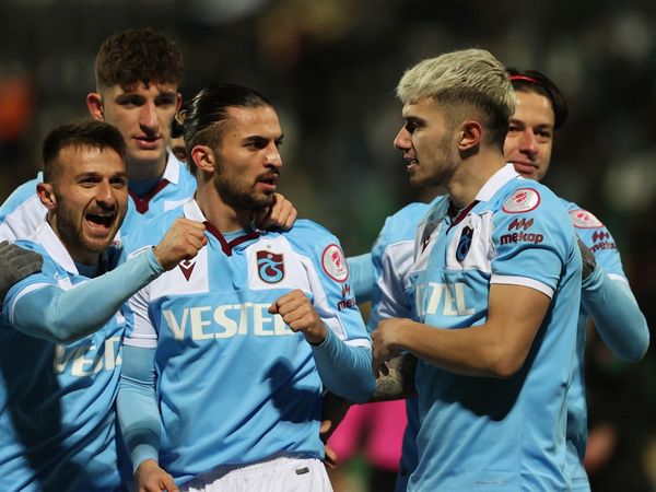 Şampiyon Trabzonspor'un futbolcusu Hüseyin Türkmen, Çaykur Rizespor'a transfer oluyor!