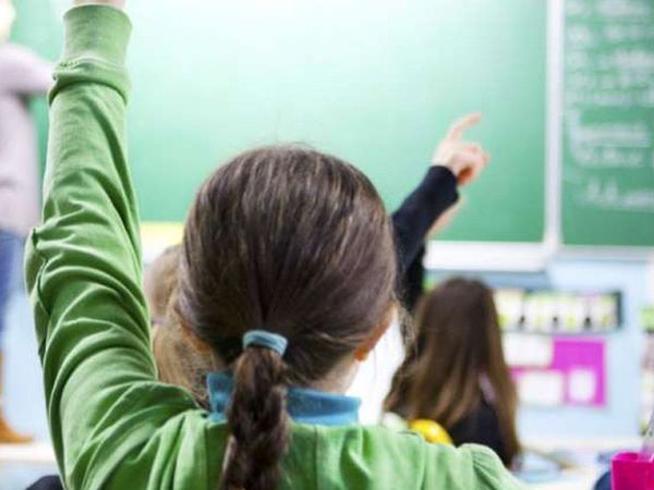 Samsun'da Öğrencilerin Tayt Giymesini İsteyen Öğretmen Tutuklandı