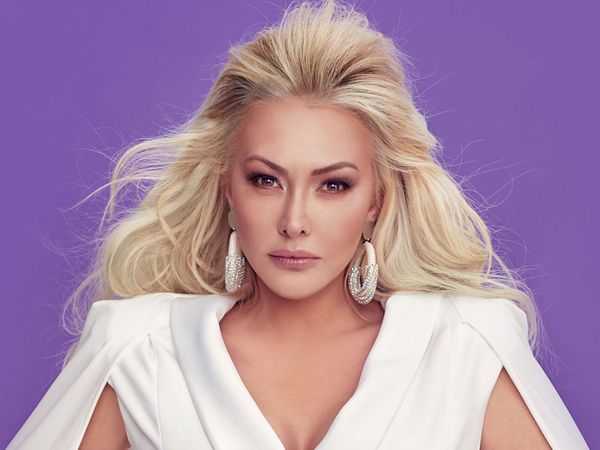 Şarkıcı Aylin Çoşkun'dan Kötü Haber! Koronavirüse Yakalandı