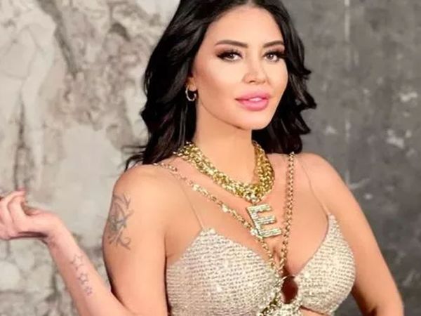 Şarkıcı Ebru Polat bu sefer öyle bir itirafla gündeme geldi ki yer yerinden salladı! "Eski sevgilimle bir AVM'nin bebek emzirme odasında birlikte oldum..." Ne insanlar var ya