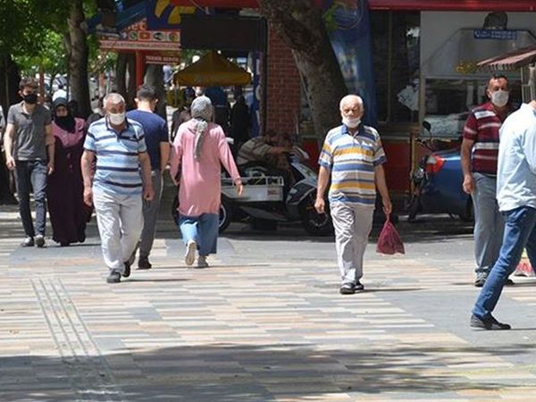 Şener Şen'in filmi gerçek oldu! Bir 'Çıplak Vatandaş' olayı da Kahramanmaraş'da yaşandı salına salına sokakta dolaştı 'Gözlerim kanıyor...'