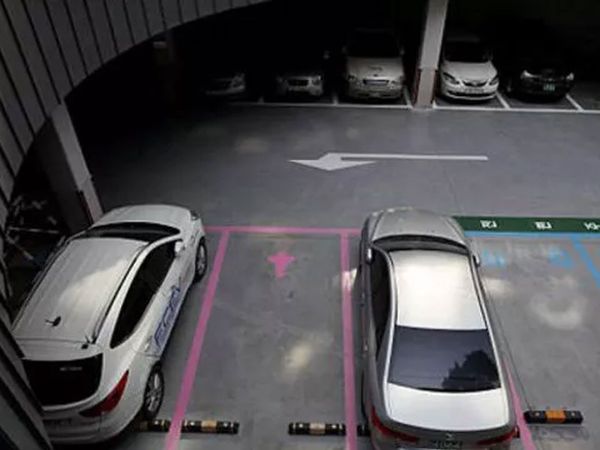 Sevgilisiyle otoparkta ilişkiye girdi o anları kocasına izletti