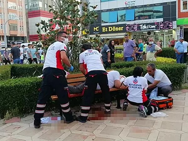 Seyyar Satıcı, Maskesiz Hapşıran Adamı Bıçakladı