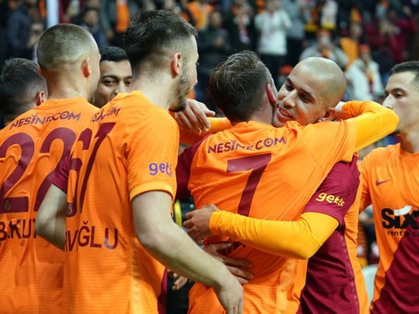Sofiane Feghouli Galatasaray'da Kalmak İstiyor!