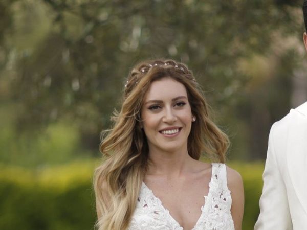 Sosyal medya bu fotoğrafı konuşuyor: Sinem Kobal’la aynı dizide rol aldığı kardeşinin o görüntüleri ortaya çıktı