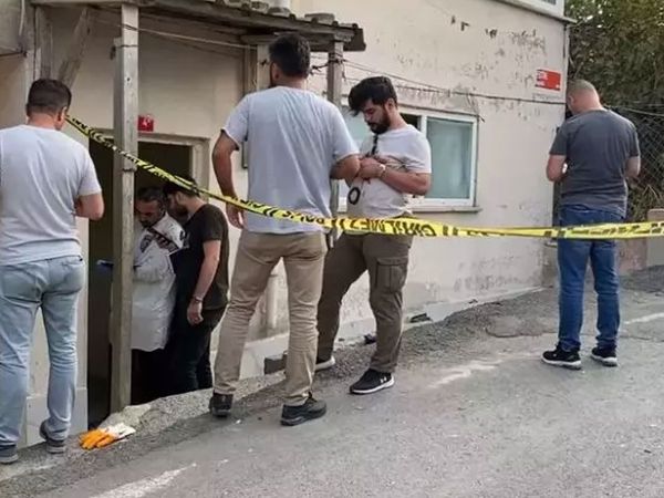 Sultangazi'de kan donduran olay! Kötü kokular üzerine gelen ev sahibi bazanın içinde gördüğü şeyle şoke oldu