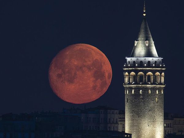 Süper Ay tutulmasında yaşanacak olan kehanetler tüylerini ürpertecek! Depremler ve salgınlar kapıda mı?