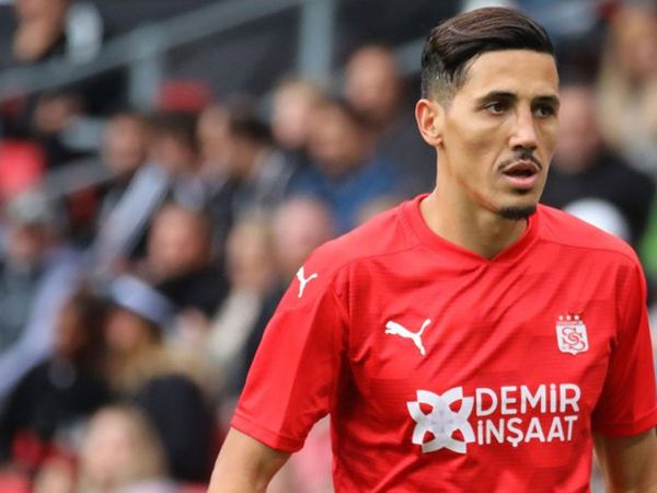Süper Lig ekibi Sivasspor'un oyuncusu Faycal Fajr takımdan ayrıldı! Futbolcu Suudi Arabistan ekibi Al Wahda kulübüne transfer oldu