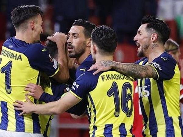 Süper Lig ekiplerinden Kayserispor, Fenerbahçe'den Mergim Berisha'yı kiralık olarak transfer etmek için düğmeye bastı!