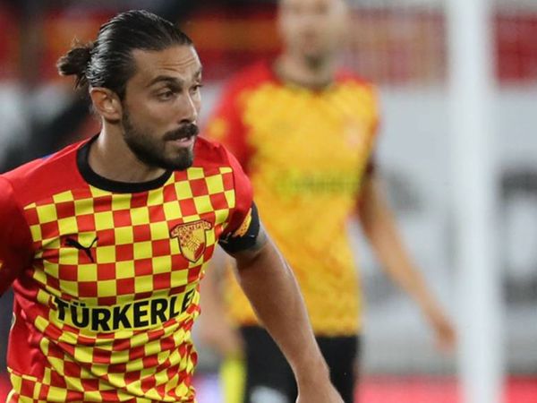 Süper Lig'den düşen Göztepe'nin futbolcularından Halil Akbunar, Fenerbahçe'ye transfer olmak üzere!
