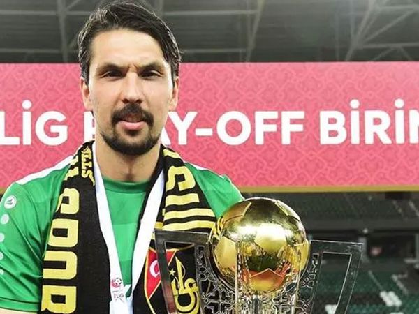 Süper Lig'e yükselen İstanbulspor'un kalecisi Alperen Uysal, Antalyaspor'a transfer oldu!