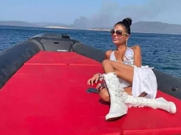 Süreyya Yalçın'dan Tepki Çeken Pozlar! Yangına Karşı Poz Verdi
