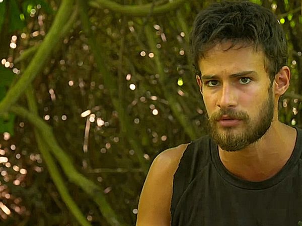 Survivor Batuhan, kız arkadaşıyla yatak odasından poz verdi takipçileri deliye döndü