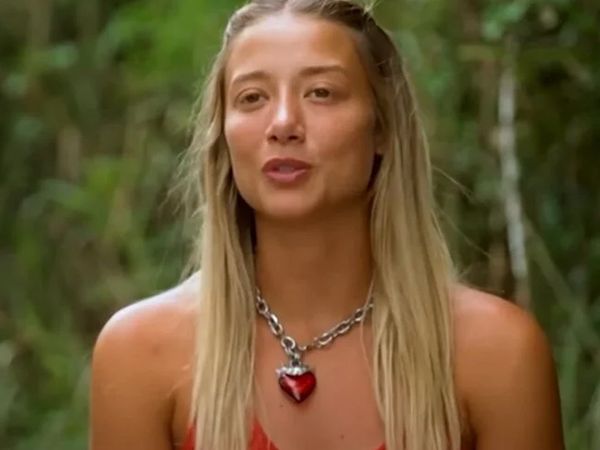 Survivor birleşme partisinde kıyamet kopacak: Aleyna Yunan şarkıcının el hareketinden rahatsız olunca...