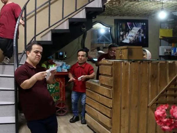 Tahran'da bulunan 'Cüceler Restoranı' turistlerin ilgi odağı!