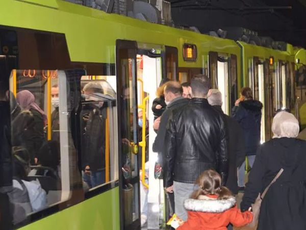 Toplu Taşıma Araçlarında Unutulan Eşyalar Görenleri Şaşırtıyor, Takma Dişini Unutan Bile Var!