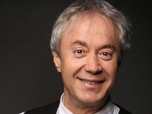 Tören istemiyorum yakılmak istiyorum demişti: Metin Uca'nın cenaze namazında büyük saygısızlık! İmam cenaze namazını kılarken…