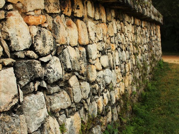 Trabzon'da taş duvarla etrafı ördü 42 yıl boyunca garajda sakladı sebebi ise şaşırttı