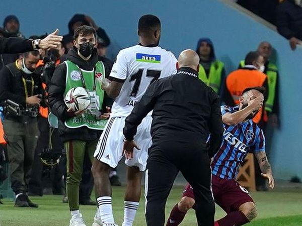 Trabzonspor ile Beşiktaş'ın arasında oynanan maça damga vuran Cyle Larin hakkında Güntekin Onay'dan ilginç benzetme geldi!
