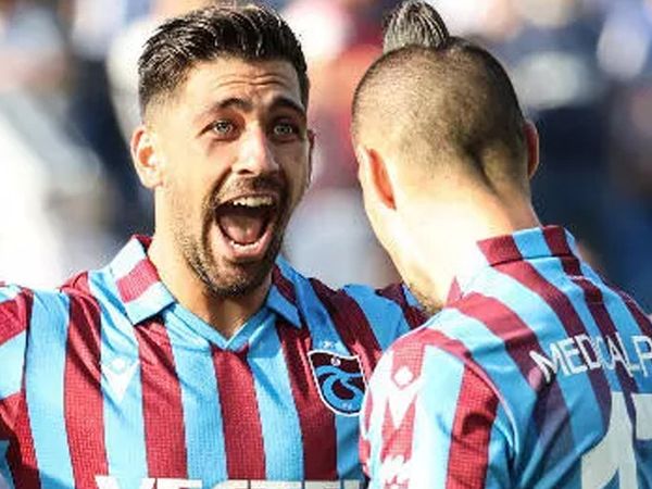Trabzonspor'un Karagümrük Maçında Bakasetas'ın ve Marek Hamsik'in Oynamasıyla İlgili Önemli Gelişmeler Var!