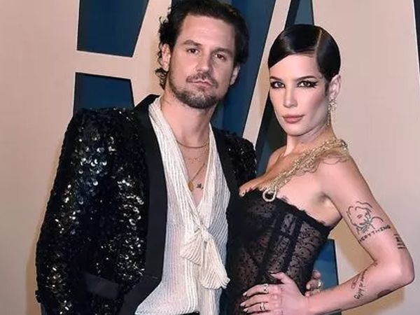 Türk sevgilisine yatakta poz veren Halsey’den, iddialı bikinisiyle dudak ısırtan pozlar! Ünlü şarkıcının o fotoğrafları erkek takipçilerini büyüledi