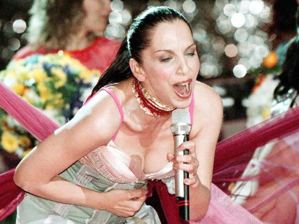 Türkiye'ye birincilik getirmişti: Sertab Erener'e heyecanlandıran Eurovision daveti!