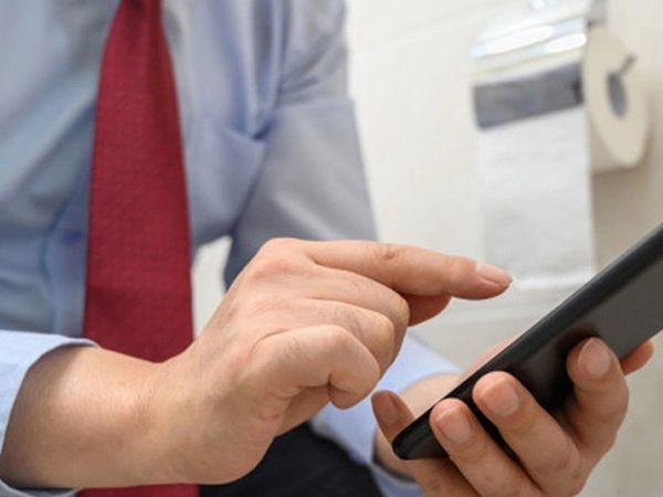 Tuvalette Uzun Süre Telefonla Oynamak Hemoroidi Tetikliyor