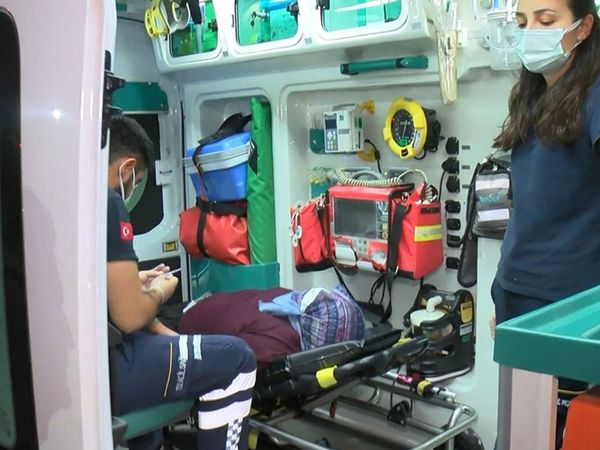 Uludağ’da Kaybolup Üç Gün Sonra Sağ Bulunan Kadını Jandarma Sırtında Taşıdı