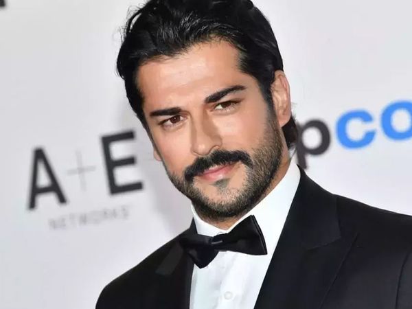 Ünlü oyuncu Burak Özçivit ödül törenine damga vurdu: Gazze açıklaması sosyal medyayı salladı! Böyle bir dünyayı kabul etmiyorum!