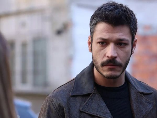 Ünlü oyuncu Kubilay Aka yanlışlıkla İnci Taneleri'nin senaryosunu ifşa etti: Yılmaz Erdoğan'ı kızdıran anlar...