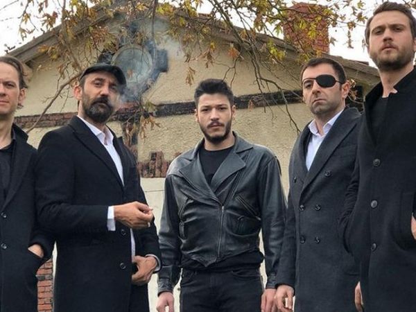 Ünlü oyuncu Kubilay Aka'nın çıplak fotoğrafları ve cinsel içerikli videoları ifşa oldu! Binlerce dolar ödedi