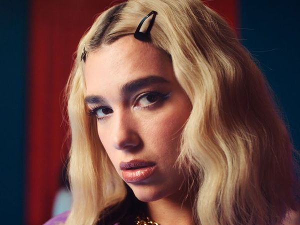 Ünlü şarkıcı Dua Lipa bikinisiyle herkesi şaşırttı