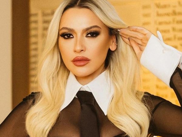 Ünlü şarkıcı Hadise'den evinde verdiği partideki konuklarına özel şov: Temizlik sopasıyla cesur dans!