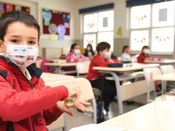 Vakalar arttı ilk açıklama geldi 'yüz yüze eğitime 1 hafta ara'